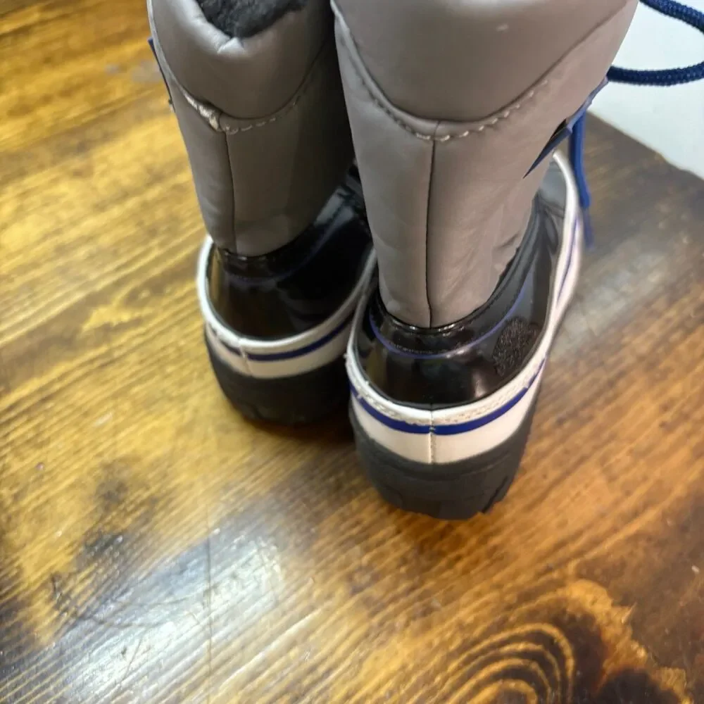 Totes Gray And Black Snow Boots‎ Size 8